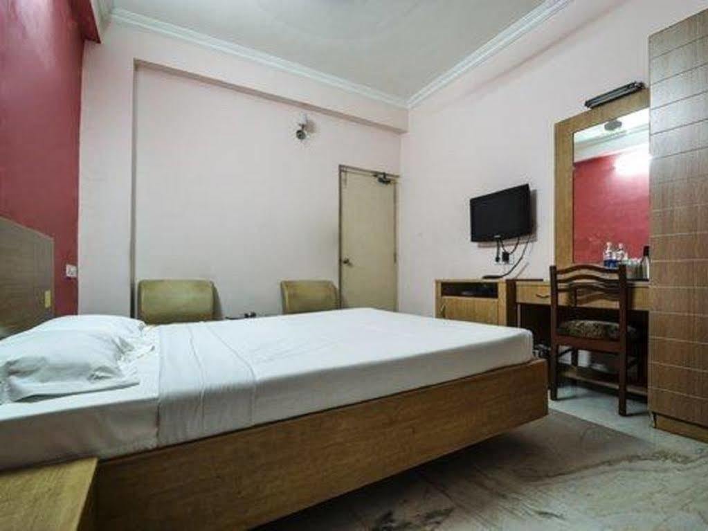 Fabhotel Royal Star Chennai Exterior foto